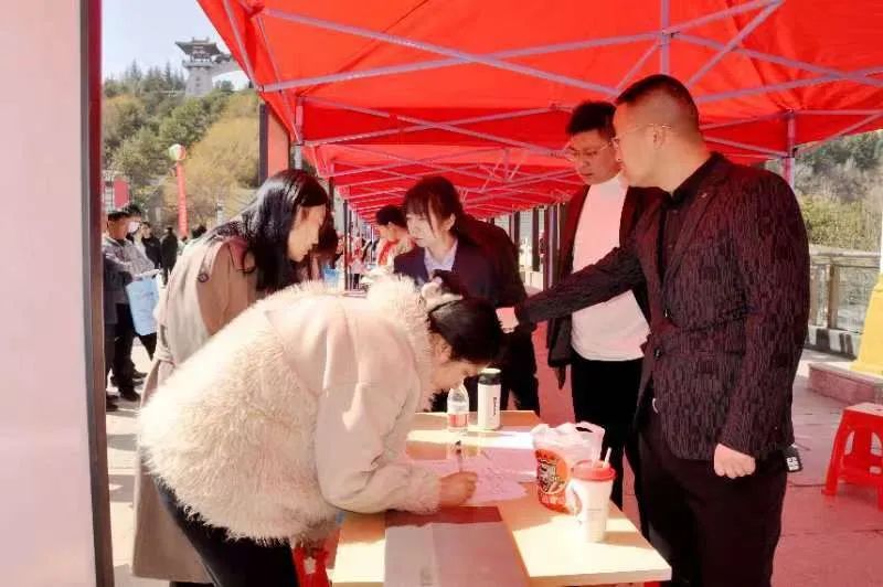 春風送崗入濩澤，就業服務暖人心